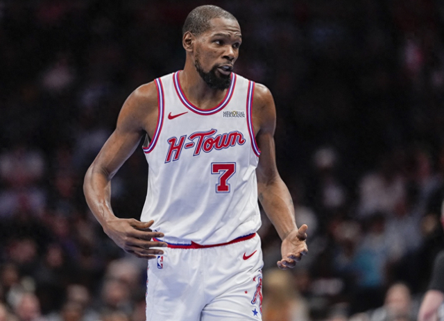 开云官网-都是32000分，杜兰特37岁做到，乔丹40岁，科比36岁，詹姆斯呢？|凯文·杜兰特|NBA|贾巴尔|科比·布莱恩特|科比-布莱恩特_新浪体育_新浪新闻