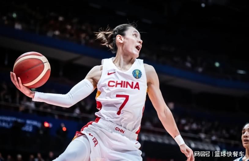 开云APP-女篮晋级世界杯后遭质疑！前队长吐槽集训太长了：宫鲁鸣太老套了